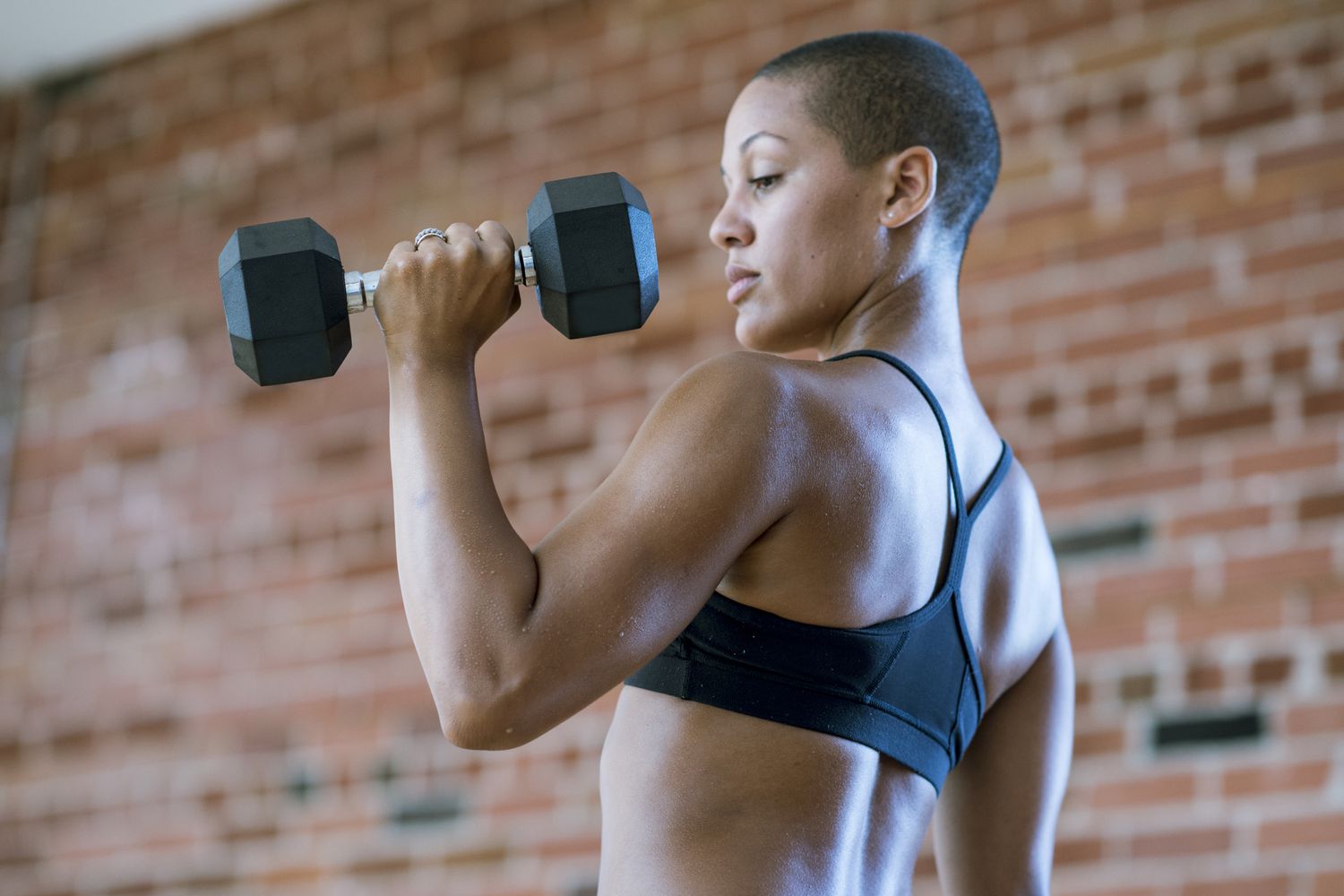woman lifting a dumbbell 