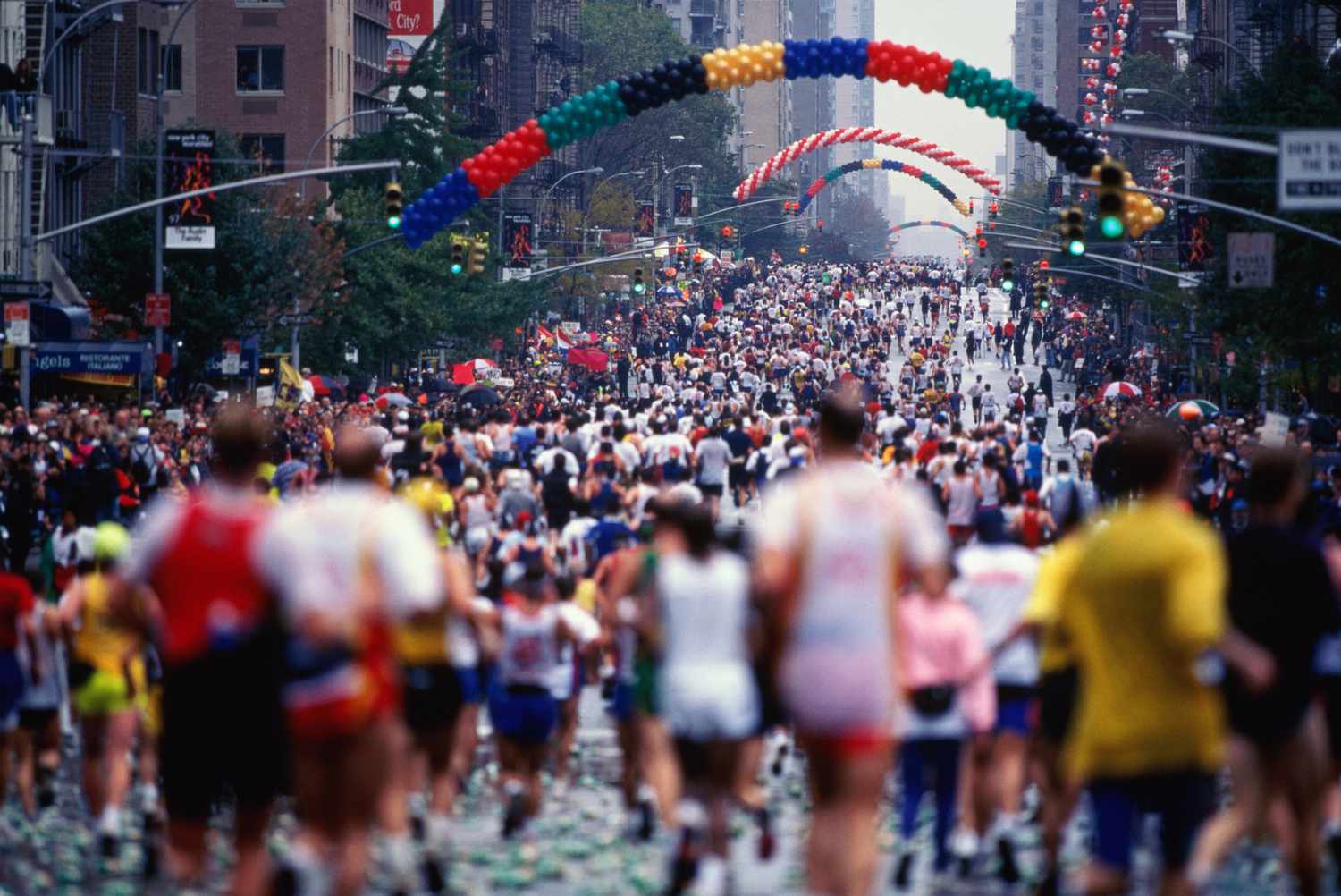 USA, New York City, runners in New York City Marathon (1997)