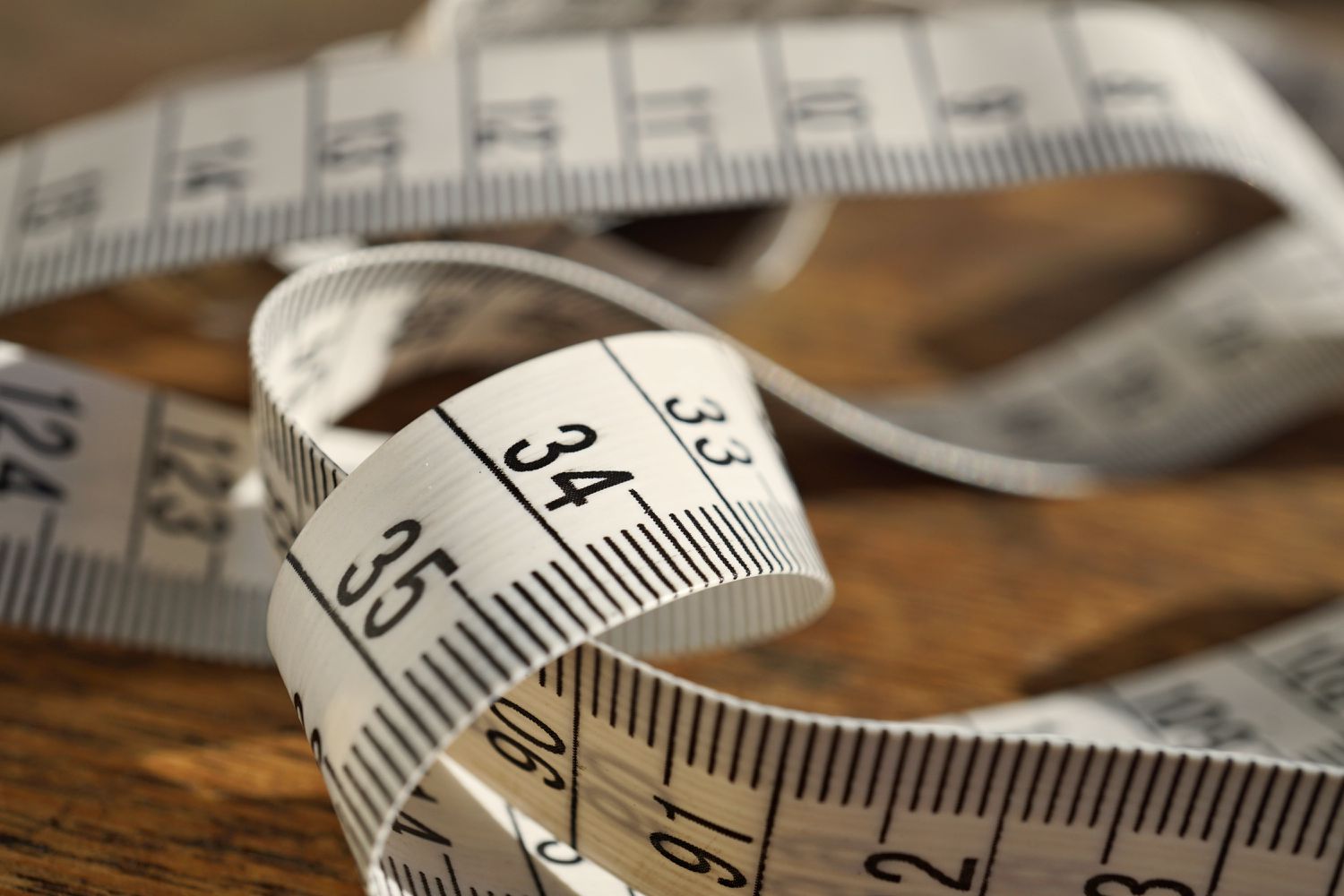 White tape measure (tape measuring length in meters and centimeters)