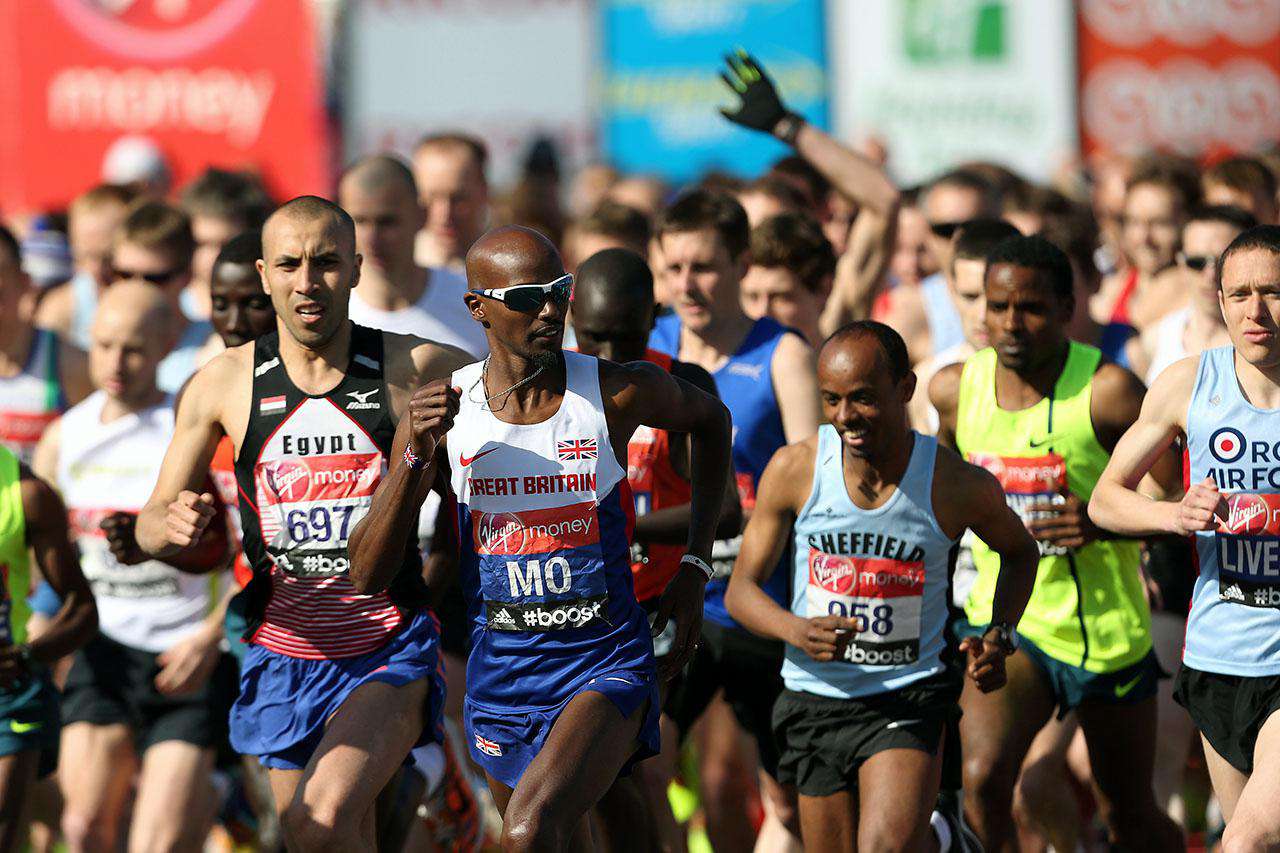 Mo Farah of Great Britain starts the Virgin London Marathon on April 13, 2014 in London, England
