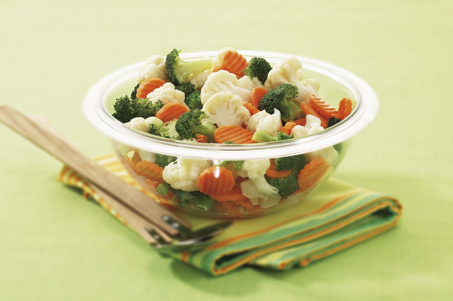 Cooked broccoli, carrots, and cauliflower in a bowl